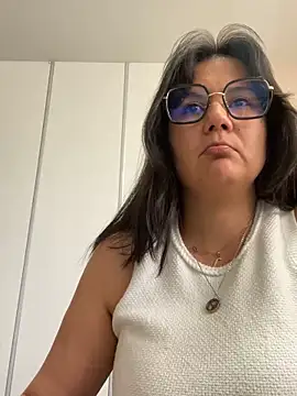 Snapshot of SWEETLILY18 chatting on 02/18/25, 02:38 SWEETLILY18 online show from 02/18/25, 02:38