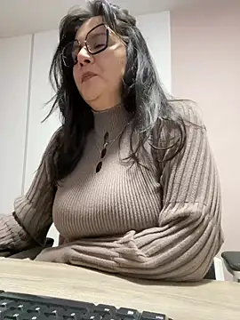 Snapshot of SWEETLILY18 chatting on 02/21/25, 11:11 SWEETLILY18 online show from 02/21/25, 11:11