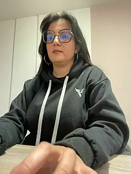 Snapshot of SWEETLILY18 chatting on 02/25/25, 11:30 SWEETLILY18 online show from 02/25/25, 11:30