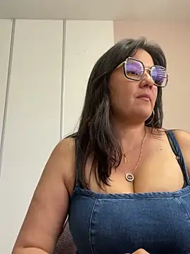 Snapshot of SWEETLILY18 chatting on 03/01/25, 03:27 SWEETLILY18 online show from 03/01/25, 03:27