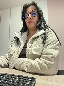 Snapshot of SWEETLILY18 chatting on 03/03/25, 11:22 SWEETLILY18 online show from 03/03/25, 11:22