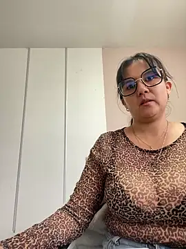 Snapshot of SWEETLILY18 chatting on 03/05/25, 02:45 SWEETLILY18 online show from 03/05/25, 02:45