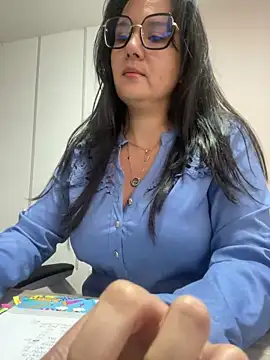 Snapshot of SWEETLILY18 chatting on 03/11/25, 11:23 SWEETLILY18 online show from 03/11/25, 11:23