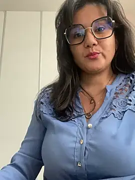 Snapshot of SWEETLILY18 chatting on 03/11/25, 02:51 SWEETLILY18 online show from 03/11/25, 02:51