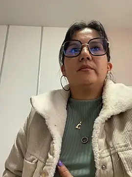 Snapshot of SWEETLILY18 chatting on 03/14/25, 03:03 SWEETLILY18 online show from 03/14/25, 03:03