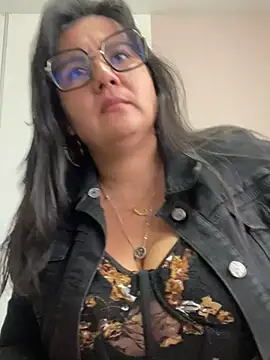 Snapshot of SWEETLILY18 chatting on 03/15/25, 02:55 SWEETLILY18 online show from 03/15/25, 02:55