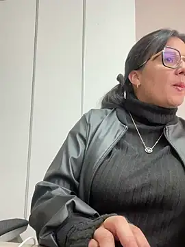 Snapshot of SWEETLILY18 chatting on 03/20/25, 02:21 SWEETLILY18 online show from 03/20/25, 02:21