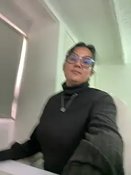 Snapshot of SWEETLILY18 chatting on 03/20/25, 09:35 SWEETLILY18 online show from 03/20/25, 09:35