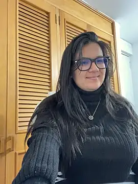 Snapshot of SWEETLILY18 chatting on 09/08/25, 10:20 SWEETLILY18 online show from 09/08/25, 10:20