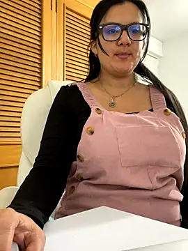 Snapshot of SWEETLILY18 chatting on 09/11/25, 10:10 SWEETLILY18 online show from 09/11/25, 10:10