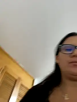 Snapshot of SWEETLILY18 chatting on 10/06/25, 10:40 SWEETLILY18 online show from 10/06/25, 10:40