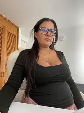 Snapshot of SWEETLILY18 chatting on 11/26/25, 03:46 SWEETLILY18 online show from 11/26/25, 03:46