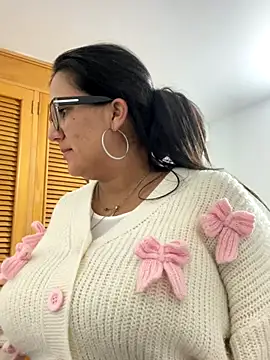 Snapshot of SWEETLILY18 chatting on 11/29/25, 09:18 SWEETLILY18 online show from 11/29/25, 09:18