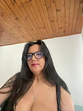 Snapshot of SWEETLILY18 chatting on 04/13/26, 12:21 SWEETLILY18 online show from 04/13/26, 12:21