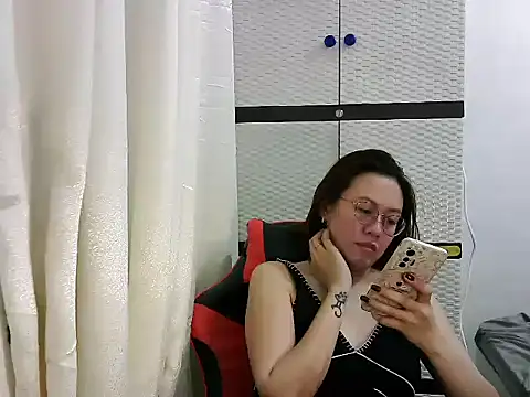 crizzybel online show from 03/17/25, 05:49