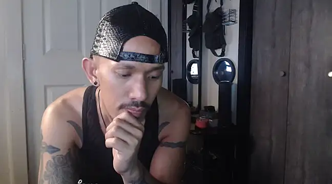 Snapshot of inc25cb@xh chatting on 12/20/24, 07:01 inc25cbxh online show from 12/20/24, 07:01