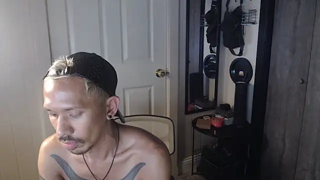 Snapshot of inc25cb@xh chatting on 12/20/24, 10:38 inc25cbxh online show from 12/20/24, 10:38