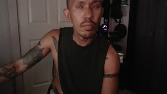 Snapshot of inc25cb@xh chatting on 01/17/25, 05:21 inc25cbxh online show from 01/17/25, 05:21