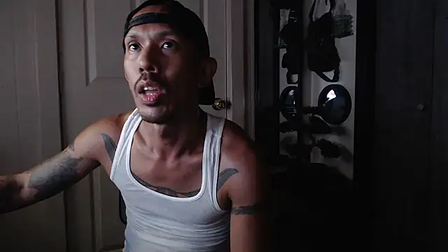 Snapshot of inc25cb@xh chatting on 03/19/25, 04:34 inc25cbxh online show from 03/19/25, 04:34