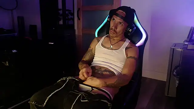 Snapshot of inc25cb@xh chatting on 10/18/25, 08:15 inc25cbxh online show from 10/18/25, 08:15