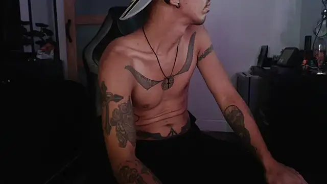 Snapshot of inc25cb@xh chatting on 10/25/25, 04:53 inc25cbxh online show from 10/25/25, 04:53