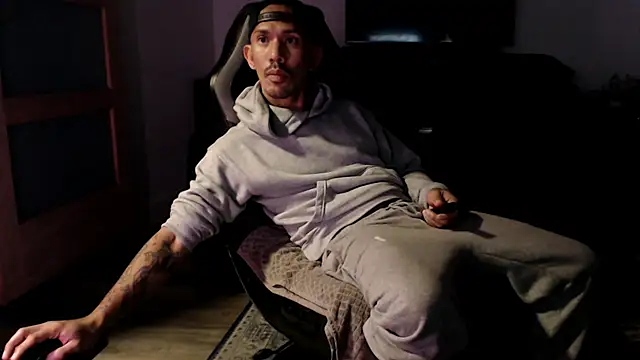 Snapshot of inc25cb@xh chatting on 01/14/26, 11:05 inc25cbxh online show from 01/14/26, 11:05