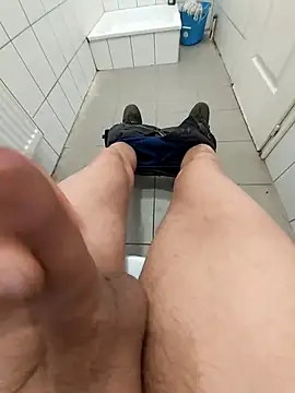 Snapshot of MWM49 chatting on 04/21/26, 07:03 MWM49 online show from 04/21/26, 07:03