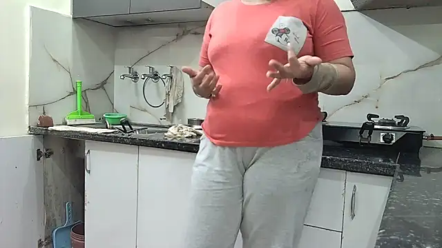 Zoya Varma004 online show from 01/25/25, 07:49