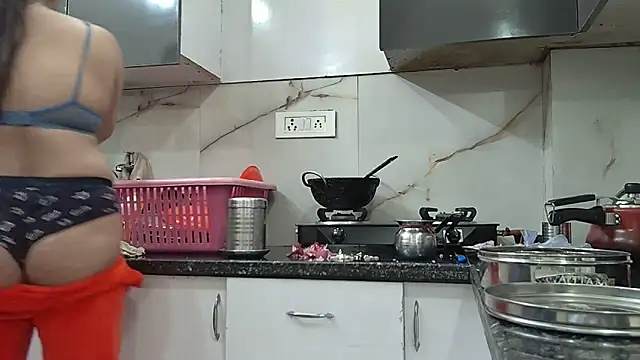 Zoya Varma004 online show from 02/05/25, 06:13