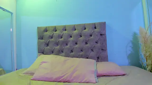 Snapshot of isa_kiss chatting on 09/21/25, 02:13 isa kiss online show from 09/21/25, 02:13