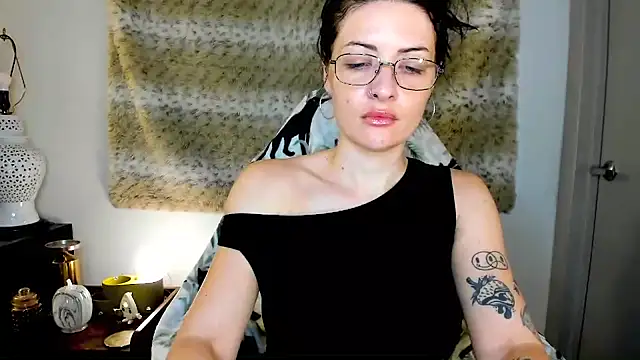 Snapshot of MelroseStrip chatting on 09/21/25, 07:48 MelroseStrip online show from 09/21/25, 07:48