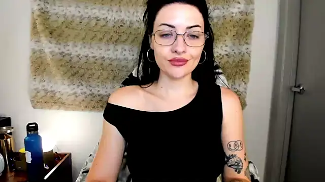 Snapshot of MelroseStrip chatting on 09/27/25, 08:25 MelroseStrip online show from 09/27/25, 08:25