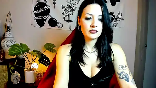 Snapshot of MelroseStrip chatting on 10/31/25, 10:33 MelroseStrip online show from 10/31/25, 10:33