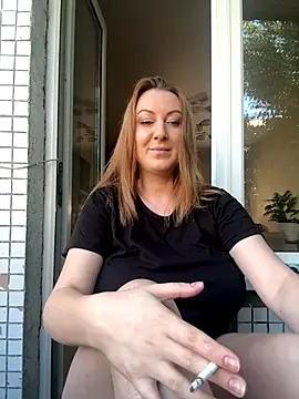 Snapshot of Mira_Xo_ chatting on 09/25/25, 07:01 Mira Xo online show from 09/25/25, 07:01