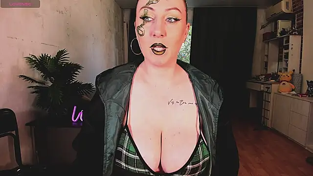 Snapshot of Mira_Xo_ chatting on 10/17/25, 10:51 Mira Xo online show from 10/17/25, 10:51