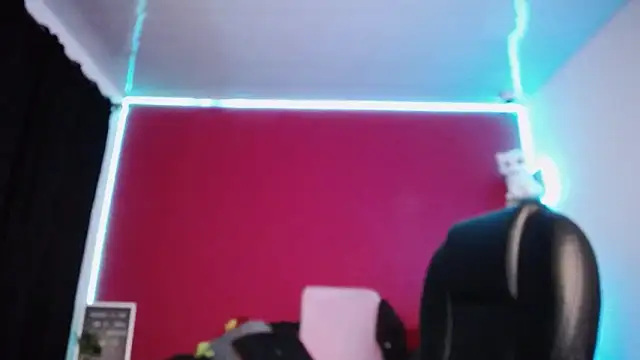 Snapshot of lulubigtitts1 chatting on 01/03/25, 08:10 lulubigtitts1 online show from 01/03/25, 08:10