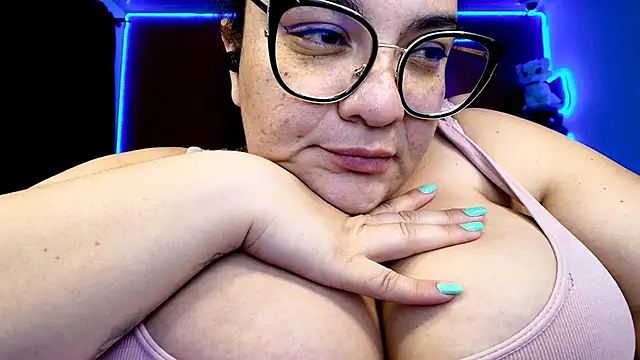 Snapshot of lulubigtitts1 chatting on 02/06/25, 07:35 lulubigtitts1 online show from 02/06/25, 07:35