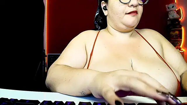 Snapshot of lulubigtitts1 chatting on 02/19/25, 05:16 lulubigtitts1 online show from 02/19/25, 05:16