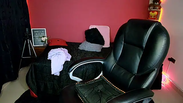 Snapshot of lulubigtitts1 chatting on 02/27/25, 04:52 lulubigtitts1 online show from 02/27/25, 04:52