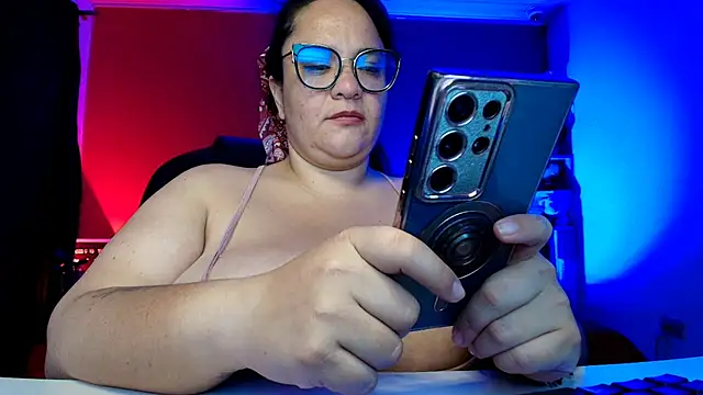 Snapshot of lulubigtitts1 chatting on 10/05/25, 02:32 lulubigtitts1 online show from 10/05/25, 02:32