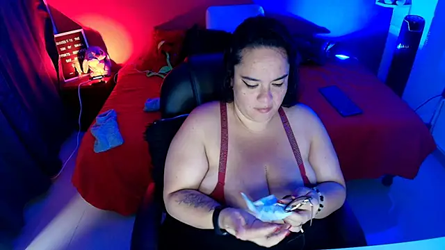 Snapshot of lulubigtitts1 chatting on 01/11/26, 04:23 lulubigtitts1 online show from 01/11/26, 04:23