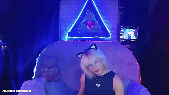 Snapshot of Alexa_Cosmic chatting on 12/20/25, 02:07 Alexa Cosmic online show from 12/20/25, 02:07