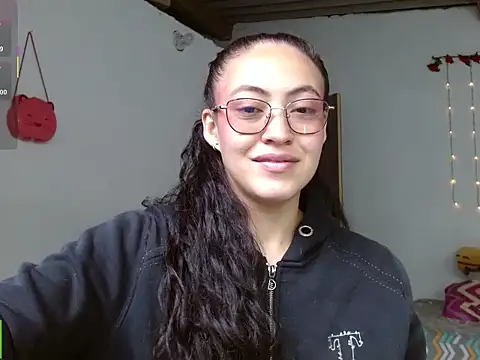 Snapshot of Olivia_Bright chatting on 02/20/26, 02:17 Olivia Bright online show from 02/20/26, 02:17