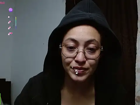 Snapshot of Olivia_Bright chatting on 06/19/26, 01:54 Olivia Bright online show from 06/19/26, 01:54