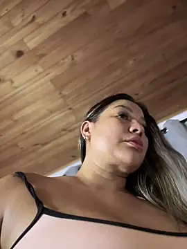 Snapshot of ValeryGrey chatting on 03/14/25, 04:43 ValeryGrey online show from 03/14/25, 04:43