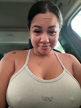 Snapshot of ValeryGrey chatting on 11/22/25, 01:43 ValeryGrey online show from 11/22/25, 01:43