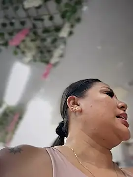 Snapshot of ValeryGrey chatting on 04/20/26, 07:04 ValeryGrey online show from 04/20/26, 07:04