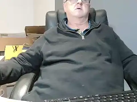 Snapshot of bigbadjon69 chatting on 12/23/24, 02:39 bigbadjon69 online show from 12/23/24, 02:39