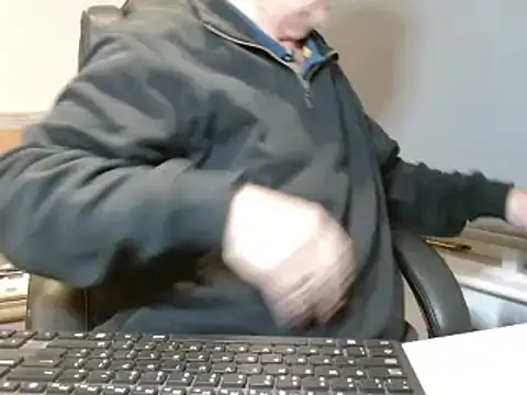 Snapshot of bigbadjon69 chatting on 12/31/24, 12:32 bigbadjon69 online show from 12/31/24, 12:32