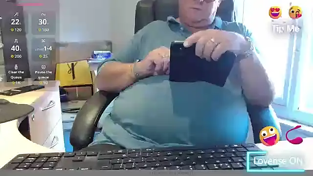 Snapshot of bigbadjon69 chatting on 09/19/25, 03:02 bigbadjon69 online show from 09/19/25, 03:02